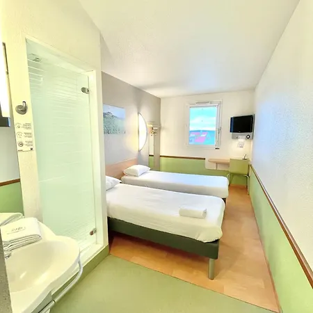 Hotel Ibis Budget Cosne Sur Loire Exterior photo