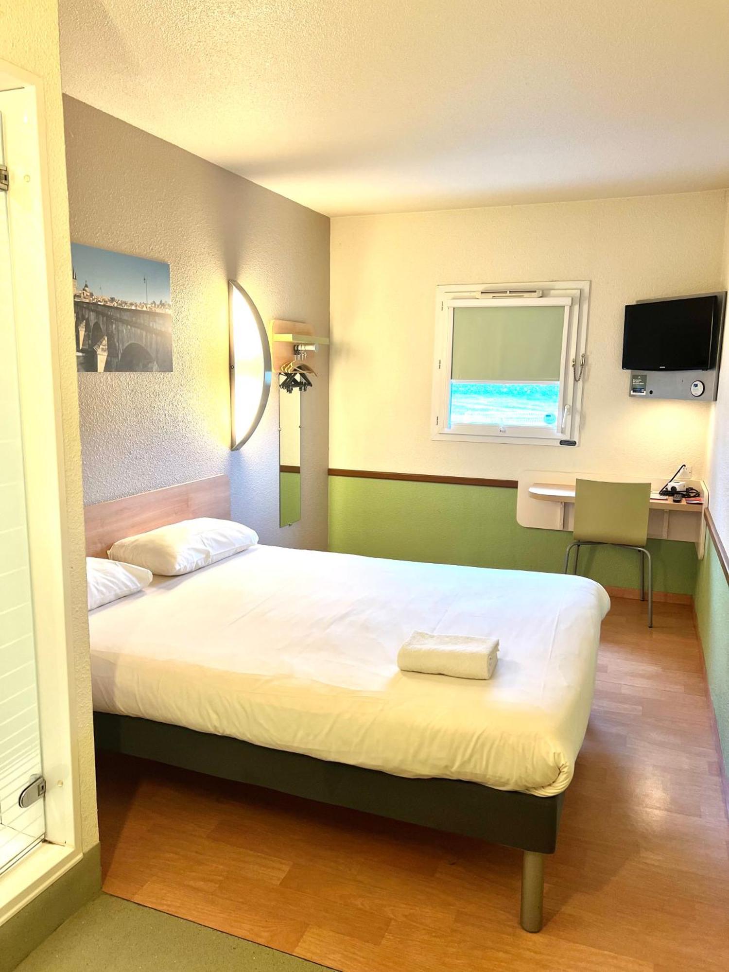 Hotel Ibis Budget Sur Loire 2*